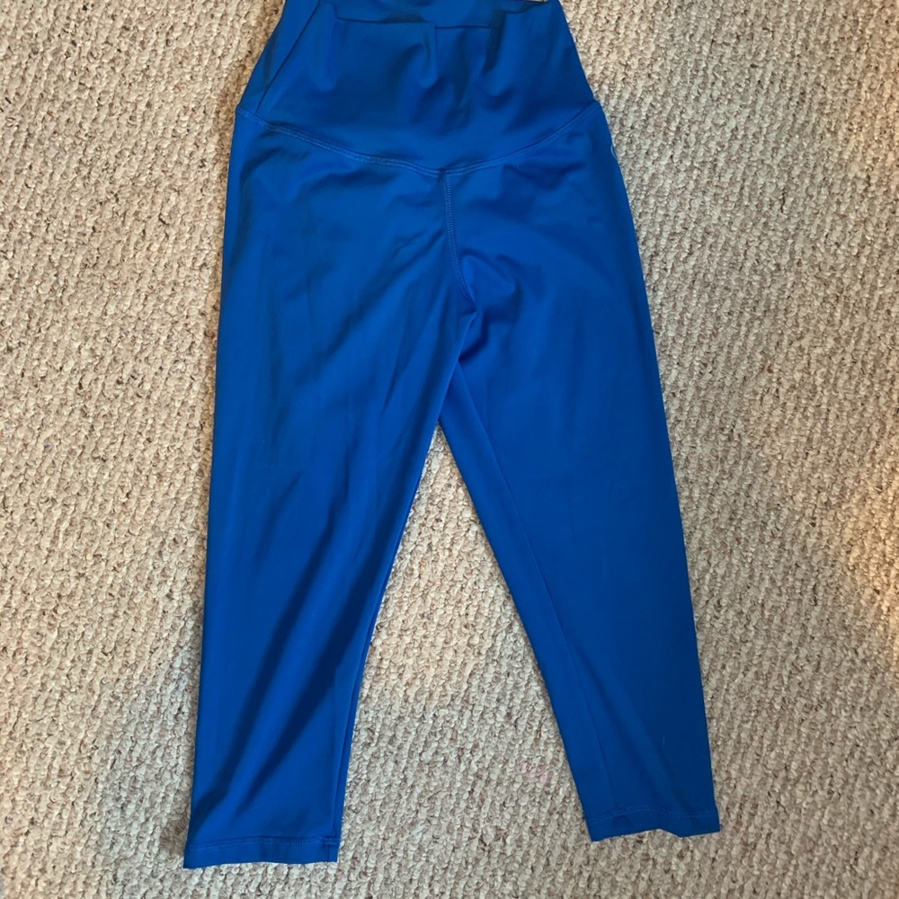 Abs2b fitness scrunchy butt Capri leggings